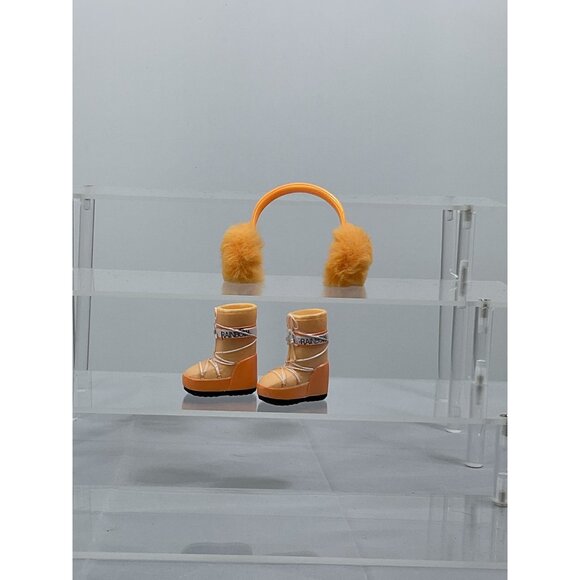 Rainbow High Winter Break Poppy Rowan Doll Boots & Faux Fur Earmuffs - Picture 2 of 3
